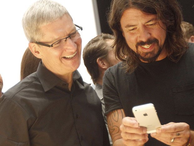 Tim Cook Dave Grohl Apple