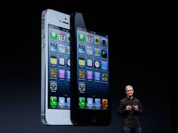 Everyone Is Freaked Out By How Light The iPhone 5 Is (AAPL)